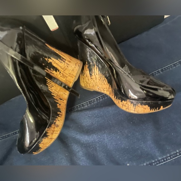 Exclusive BCBG wedges - Picture 6 of 11